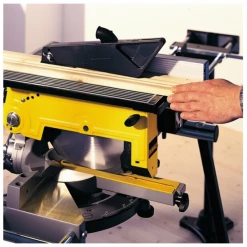 Lame De Scie Circulaire Bois ø 250 Mm Lame De Scie Circulaire Stationnaire Extrême Workshop 250x30mm - Dewalt - 48 Dents -Outil de coupe Soldes Boutique mise en situation lame 3